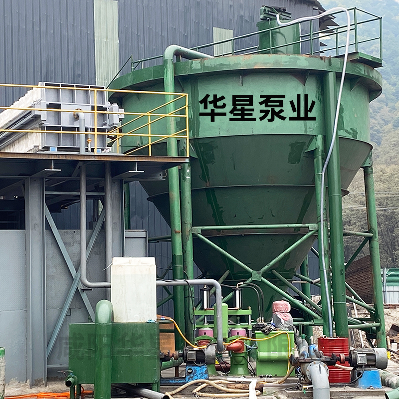 陶瓷柱(zhu)塞泵處(chu)理污泥(ní)污水使(shǐ)用現場(chǎng)